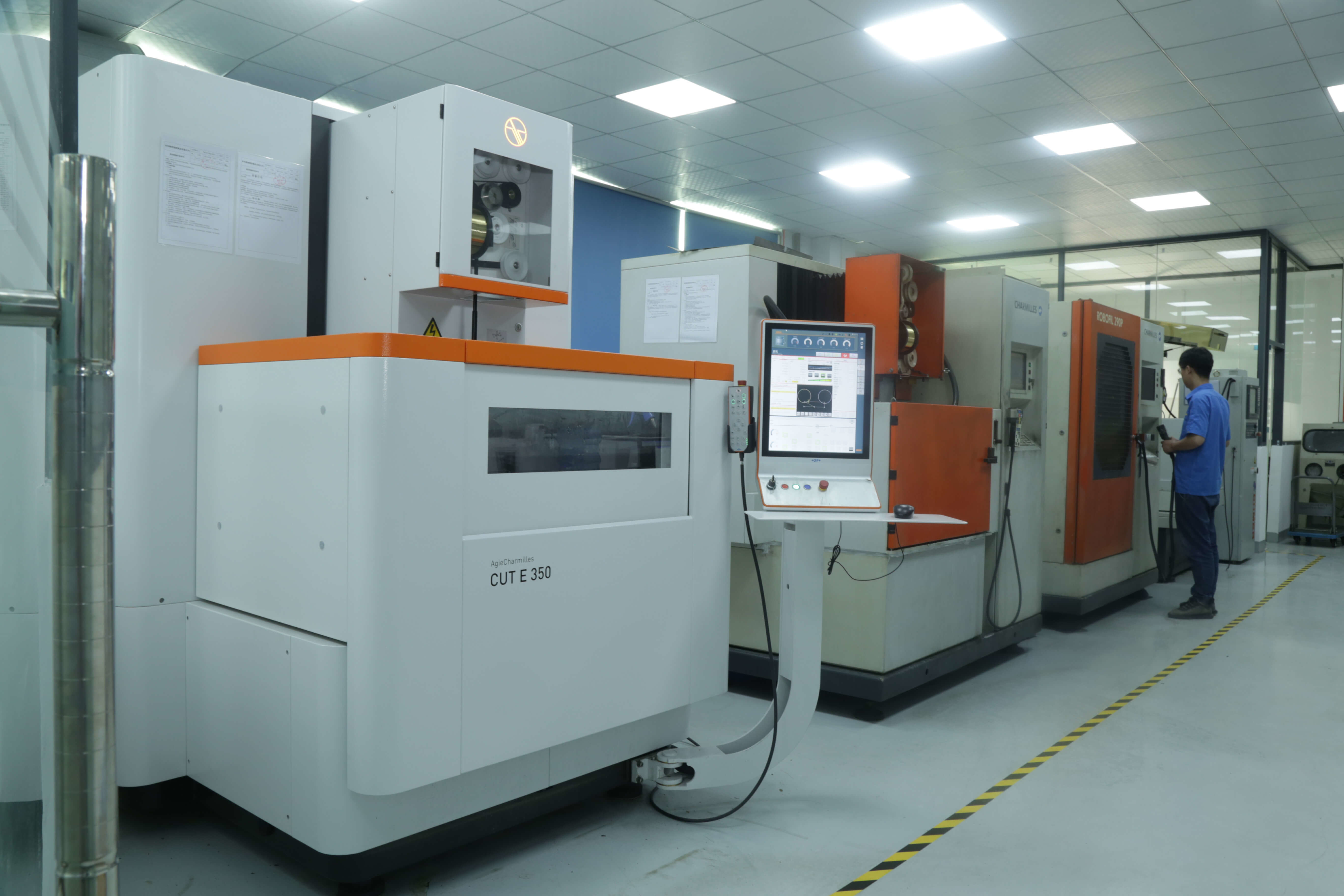 FORWA PRECISE PLASTIC MOULD CO.,LTD. Fabrik Produktionslinie