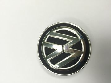 Volkswagen-Logoplastikspritzen mit PA66 + Metall auf dem Gebiet des Autologos