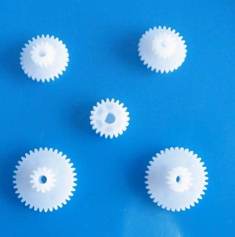 Elektrorasierer benutzte Gänge verschiedene in der Größen-Gang-Plastikform zerteilt Gang-Formteil